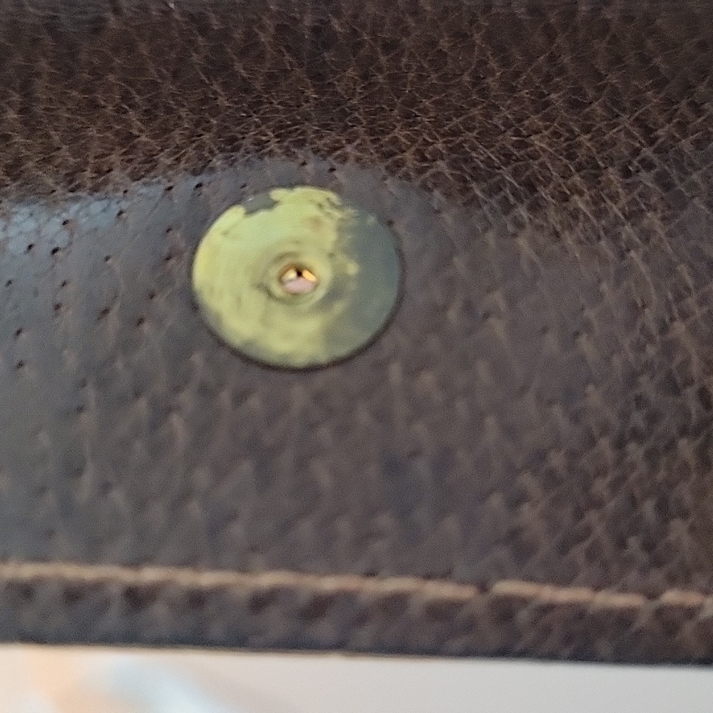 Vintage Gucci Brown Leather 3 Hook Key Case- 1 call out on inside snap. - Picture 8 of 9
